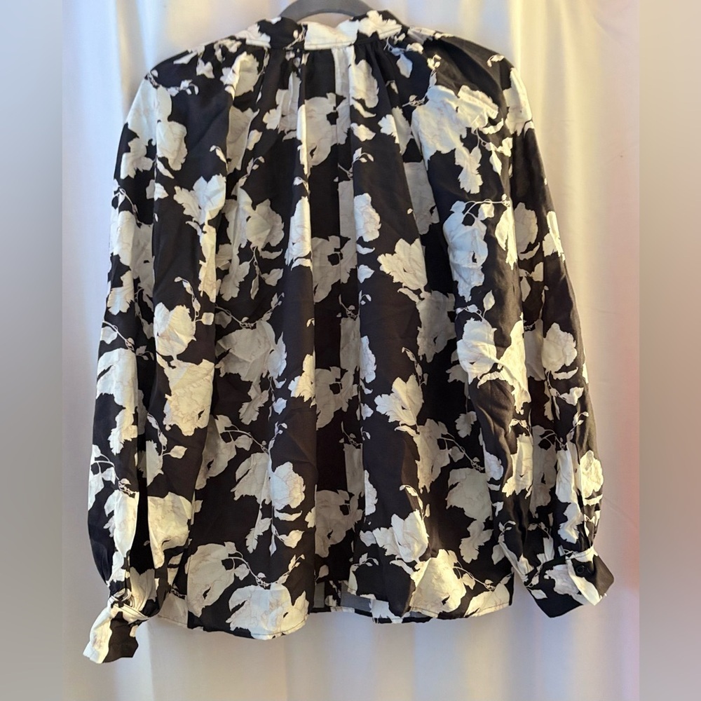 H&M Women’s Black/Cream Floral Oversized Blouse, Stand Color, V-Neck; Size L - Picture 2 of 10